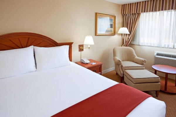 Holiday Inn Express LYNBROOK - ROCKVILLE CENTRE